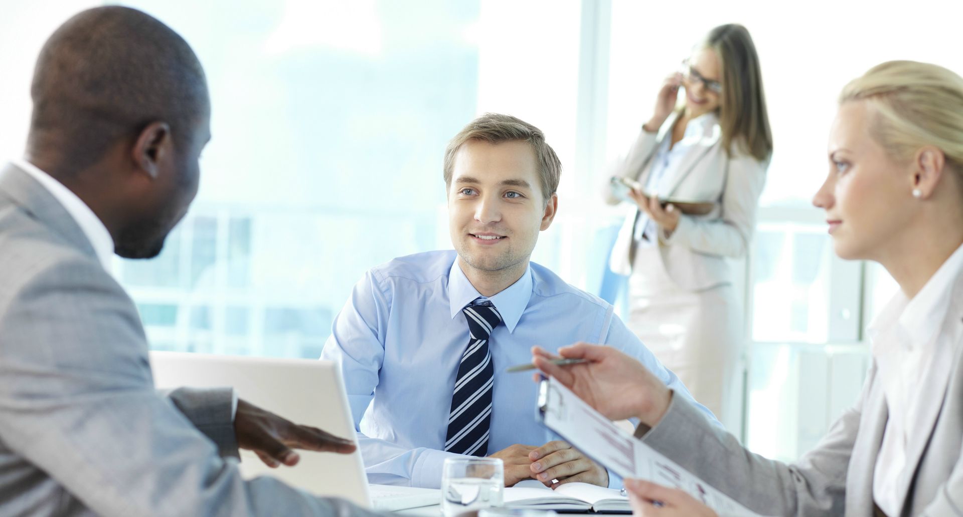 Explorando a Tecnologia Educacional: Estudos de Caso na Sala de Aula